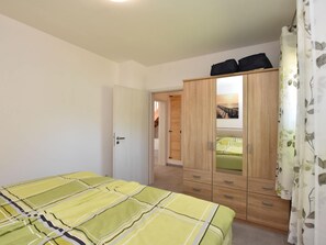 3 bedrooms, individually furnished, bed sheets