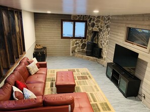智能电视、壁炉、电子游戏