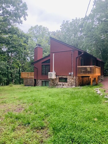 Getaway, house with a gorgeous view...Hot Tub