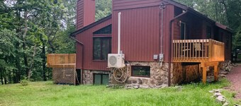 Getaway, house with a gorgeous view...Hot Tub