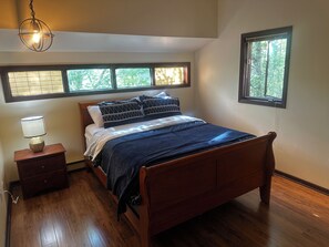 3 bedrooms, in-room safe, iron/ironing board, free WiFi