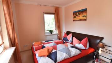 Apartment | 2 bedrooms, individually furnished, bed sheets