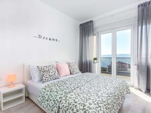 Villa | 3 bedrooms, bed sheets - Gorgeous Home With Swimming Pool, Hot Tub & Sea View (Crikvenica)