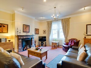 Fireplace - Superb Apartment in Popular Hexham near Golf Course (Hexham)