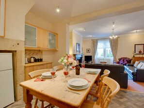 Dining - Superb Apartment in Popular Hexham near Golf Course (Hexham)