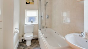 Unclassified image, 4 of 13, button - Superb Apartment in Popular Hexham near Golf Course (Hexham)
