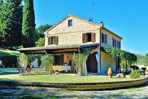 Villa | Külső rész