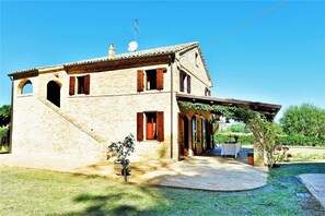 Villa | Külső rész