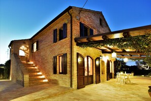 Villa | Külső rész