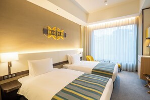 A hotel room with two beds, a desk, a chair, a lamp, and a large window with curtains. - MGH Mitsui Garden Hotel Taipei Zhongxiao (Taipei)
