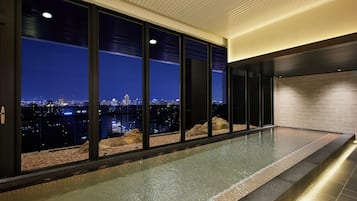 Nhà tắm công cộng