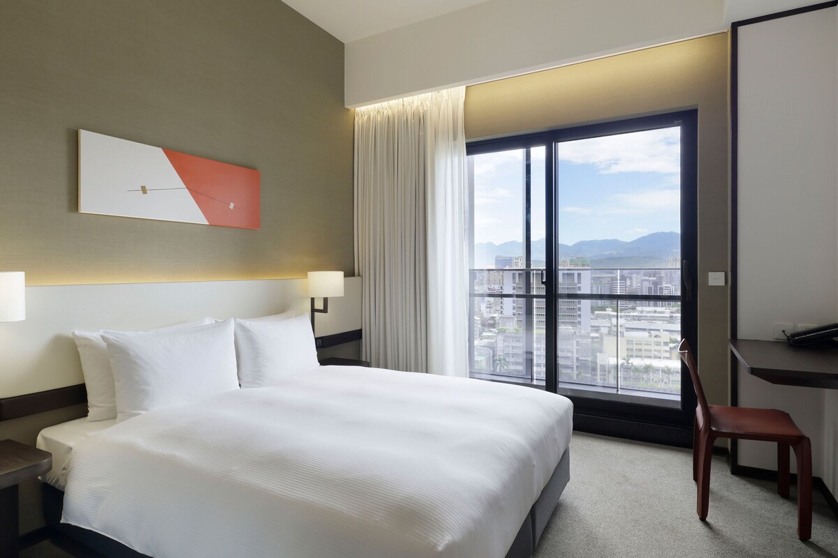 Habitación doble estándar, balcón | Vista a la ciudad