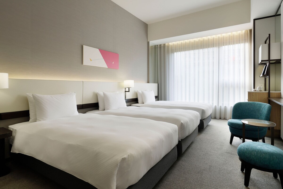 Habitación triple Deluxe | Ropa de cama de alta calidad y edredón 