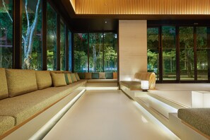 Lobby sitting area - MGH Mitsui Garden Hotel Taipei Zhongxiao (Taipei)