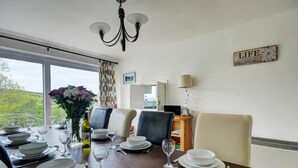 Dining - Magnificent Holiday Home in Georgeham near Beach (Braunton)