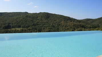 Apartamento | Piscina | Una piscina al aire libre