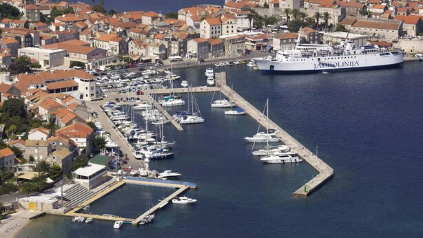 A coastal town with a marina, historic buildings, and a large cruise ship docked. - Holiday Home in Korcula With Sea View (Korčula)