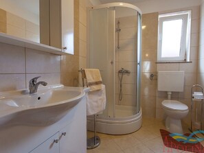 Bathroom - Modern Holiday Home in Kremenici With Terrace (Malinska-Dubasnica)