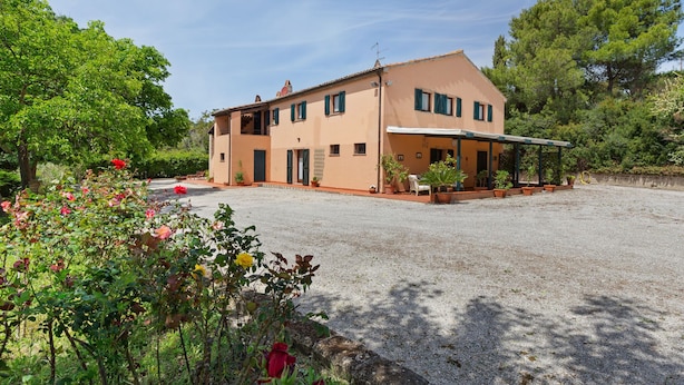 Unclassified image, 1 of 37, button - Traditional Villa in Varano With Private Garden (Ancona)
