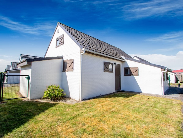Exterior - Secluded Holiday Home in De Haan With Garden (De Haan)