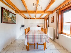 Fridge, microwave, dishwasher, coffee/tea maker - Secluded Holiday Home in De Haan With Garden (De Haan)