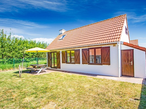 Exterior - Enticing Holiday Home in De Haan With Garden (De Haan)