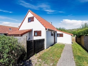 Exterior - Enticing Holiday Home in De Haan With Garden (De Haan)
