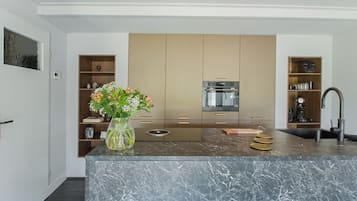 Microwave, dishwasher