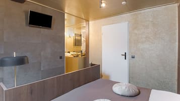 House | 1 bedroom, individually furnished, bed sheets