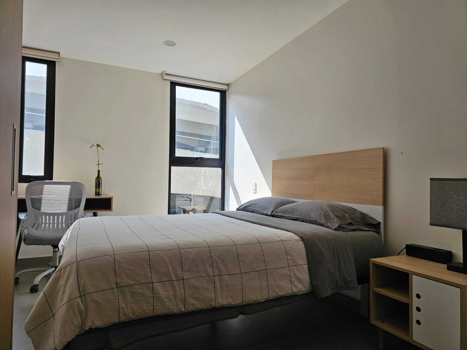 2 camere, una cassaforte in camera, una scrivania, ferro/asse da stiro