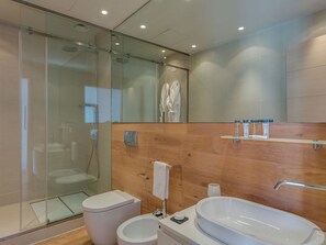 Apartment | Bathroom - Chic Apartment in Scarlino With Swimming Pool (Scarlino)