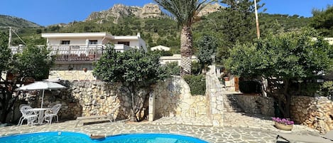 独立别墅 | 泳池 | 室外游泳池