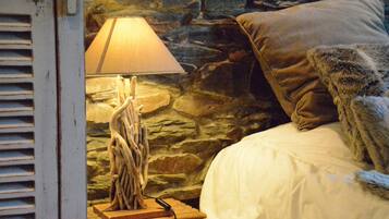 4 bedrooms, individually furnished, bed sheets