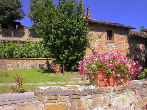 Lovely Cottage in Cortona With Pool