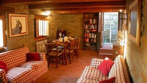 Fireplace - Lovely Cottage in Cortona With Pool (Cortona)
