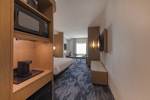 Desk, laptop workspace, iron/ironing board, free WiFi