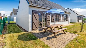 Balcony - Cozy Holiday Home in De Haan near Sea Beach (De Haan)