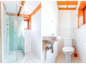 Shower - Cozy Holiday Home in De Haan near Sea Beach (De Haan)