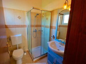 Dusche, Haartrockner, Handtücher