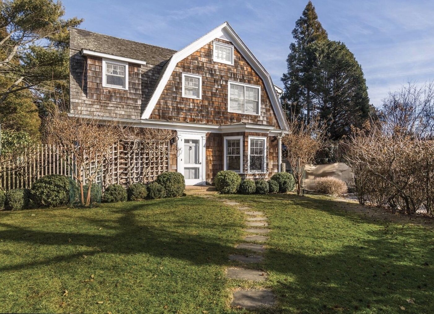 South of Highway charming home walk to town or beach