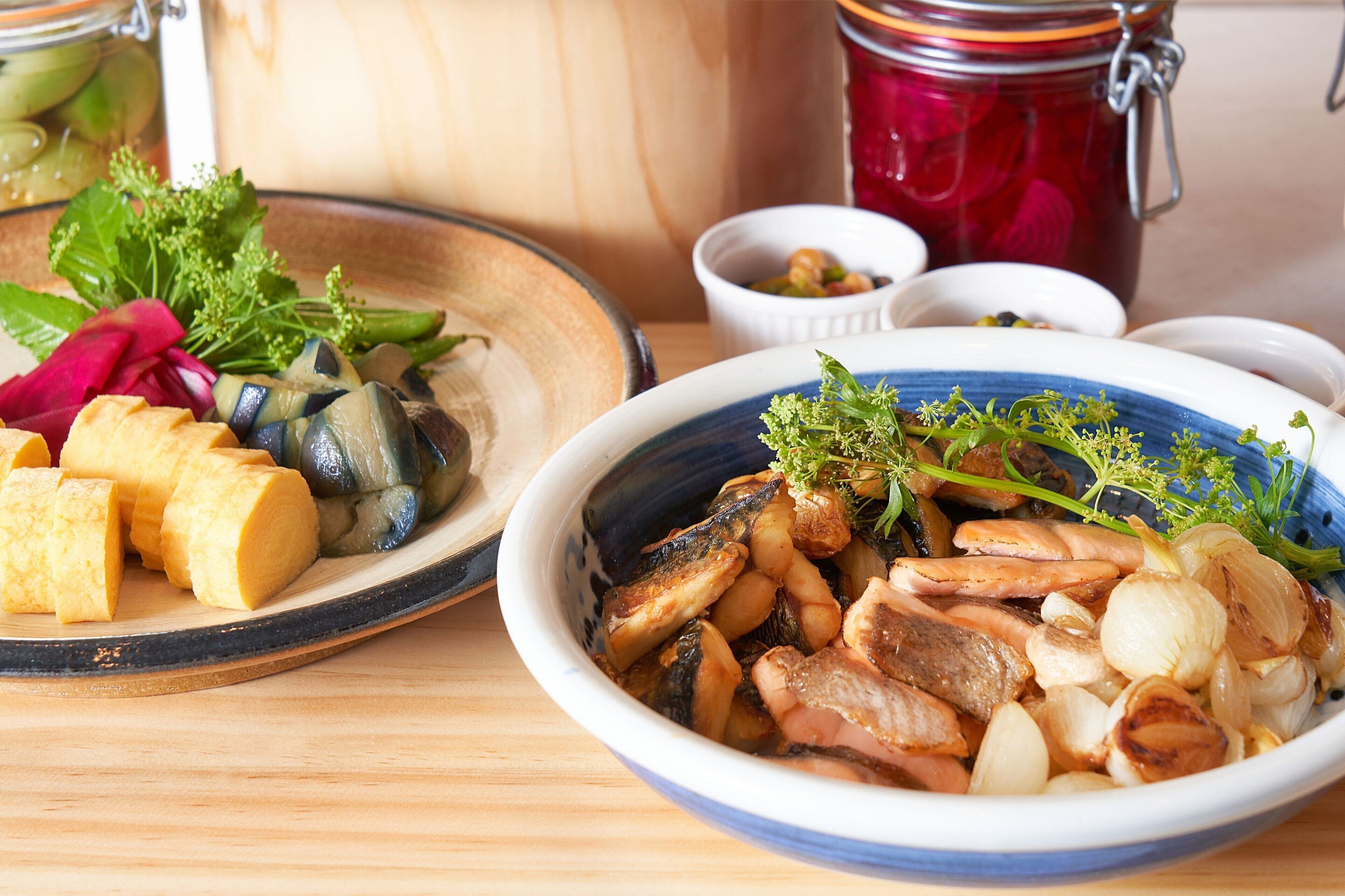 daily buffet breakfast (jpy 2400 per person)