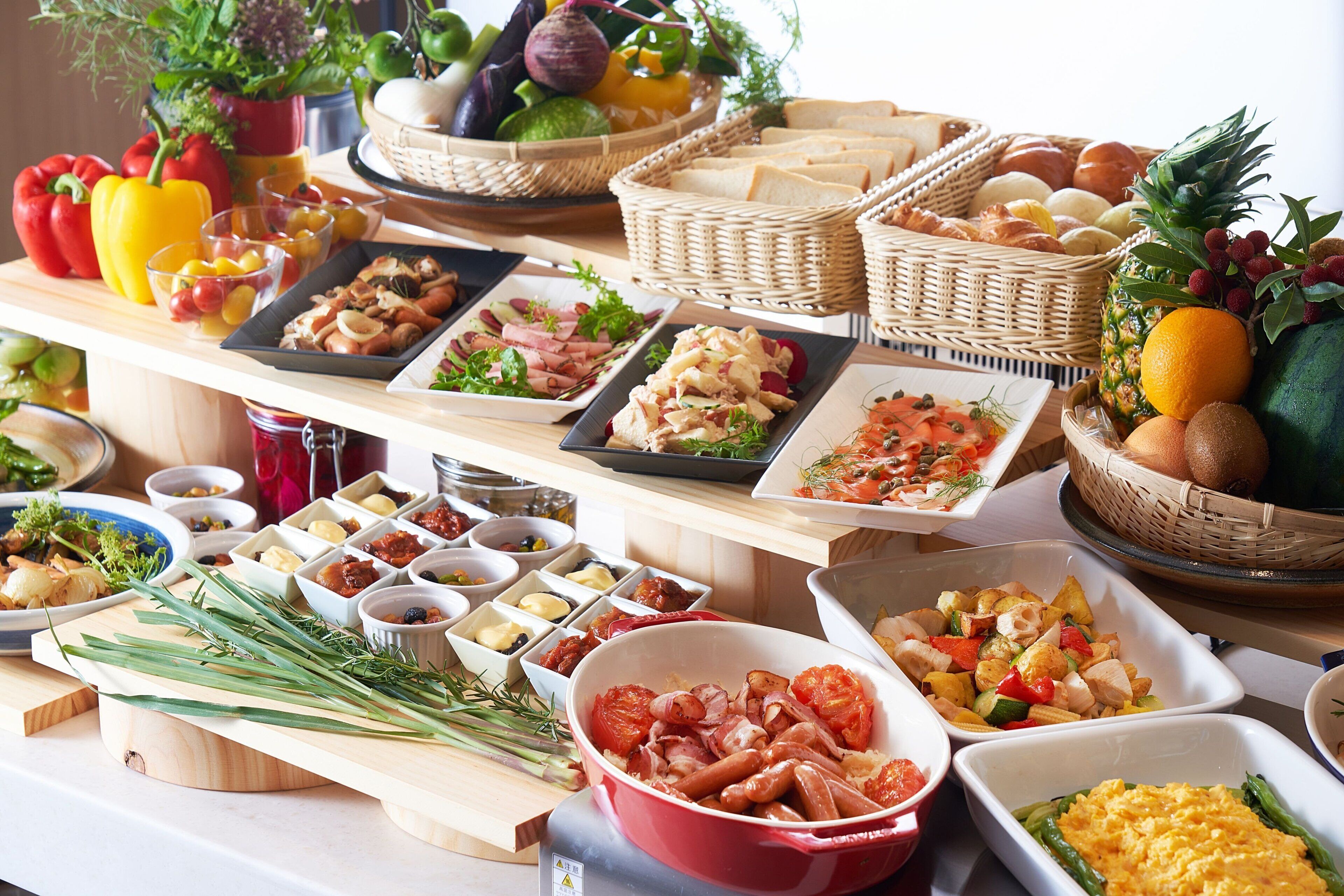 daily buffet breakfast (jpy 2400 per person)