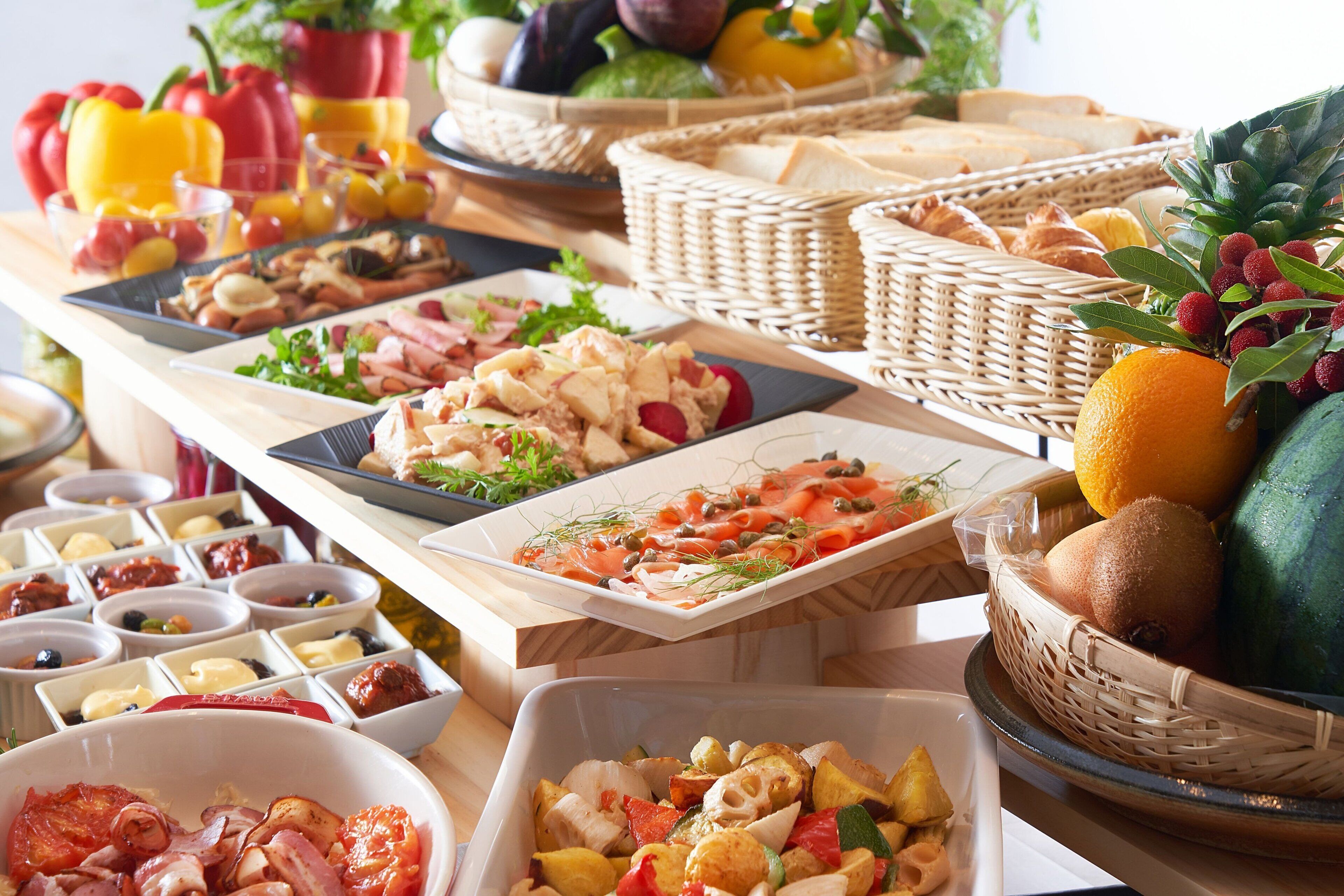 daily buffet breakfast (jpy 2400 per person)