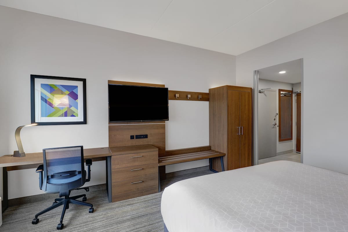 Standard Room, 1 King Bed, Accessible (Communications)