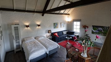 Een strijkplank/strijkijzer, gratis wifi, beddengoed