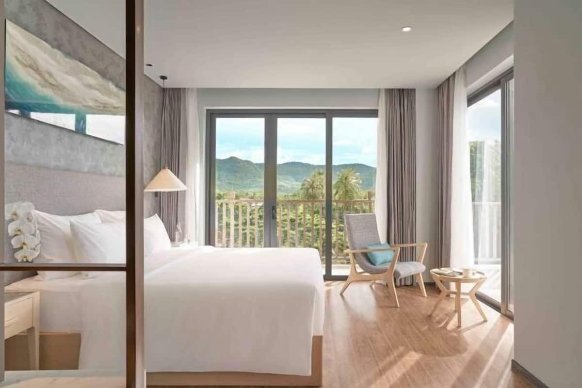 Premium bedding, memory foam beds, minibar, in-room safe