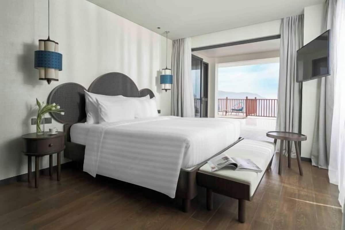 Premium bedding, memory foam beds, minibar, in-room safe