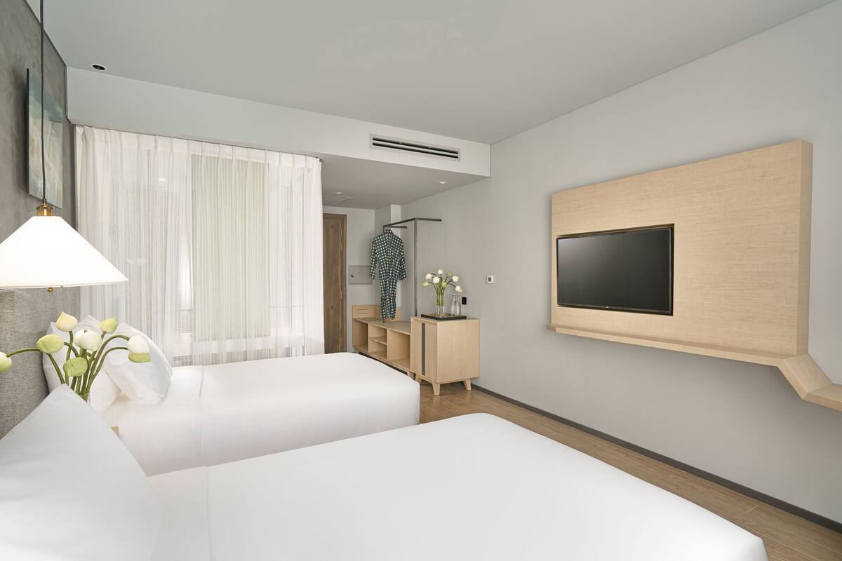 Premium bedding, memory foam beds, minibar, in-room safe
