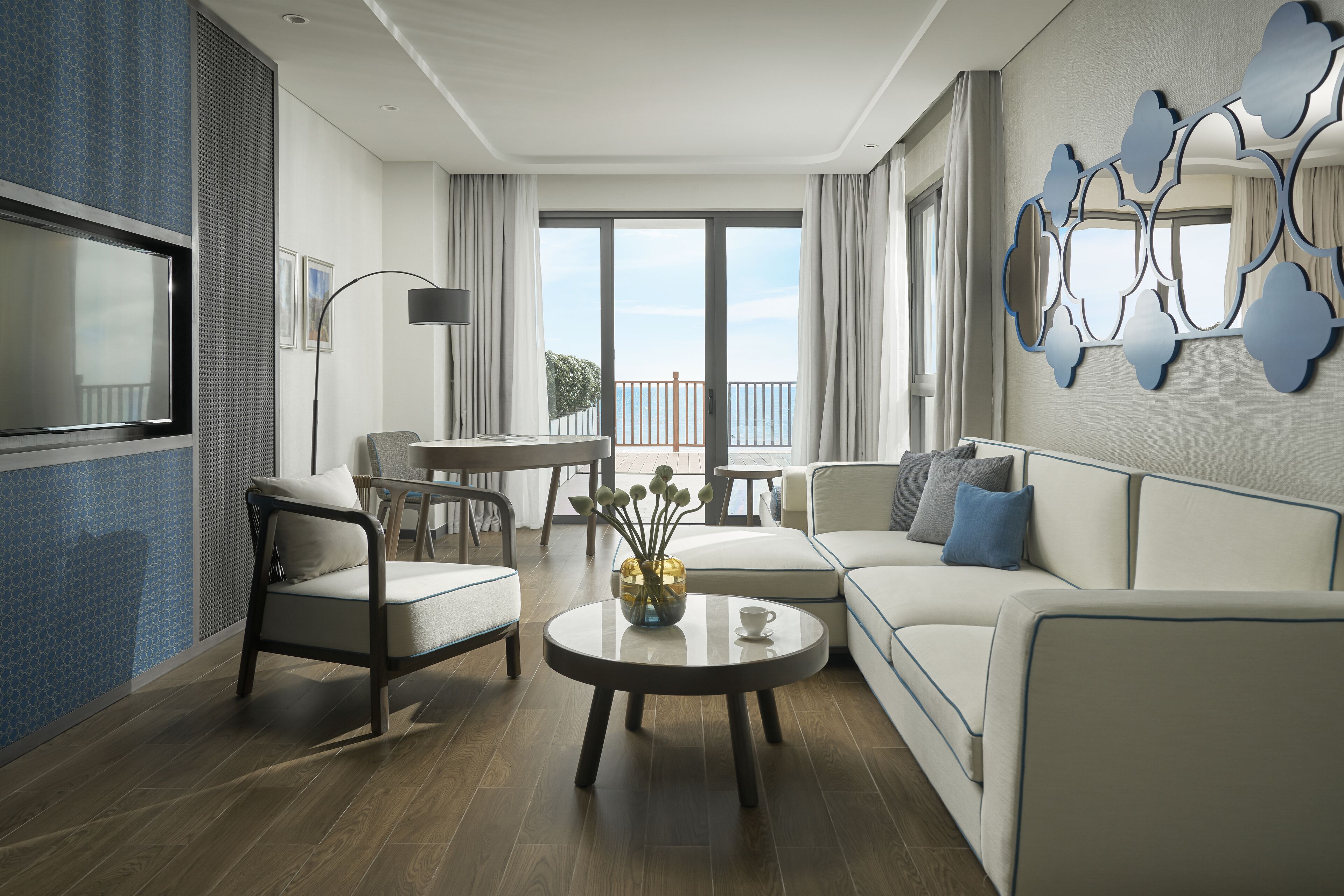 the secret suite ocean view | living area | smart tv, offices