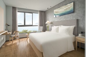 Ropa de cama de alta calidad, colchones con efecto memoria y minibar 